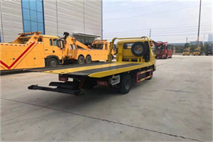 东直门外非事故拖车