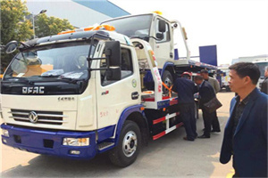 东直门外汽车道路救援拖车价格